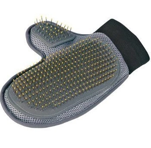 Trixie  Pečující rukavice s drátěnými zuby s kuličkami