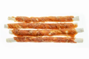 CAN AGRI - Pamlsek pro psy, tyčinka z hovězí kůže s kuřecím masem, 28cm, 320g